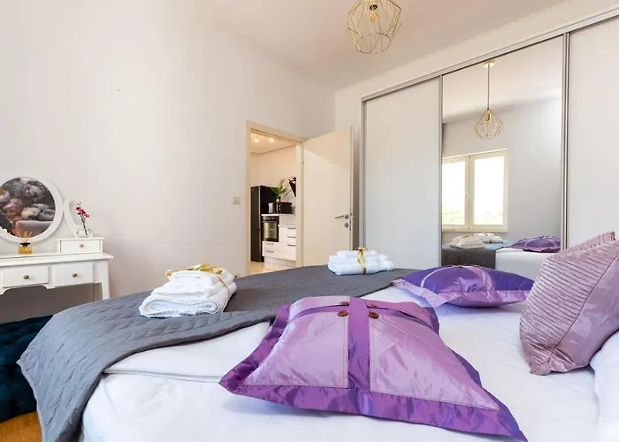 Luxa 5 Min Old Town, 10 Min Airport