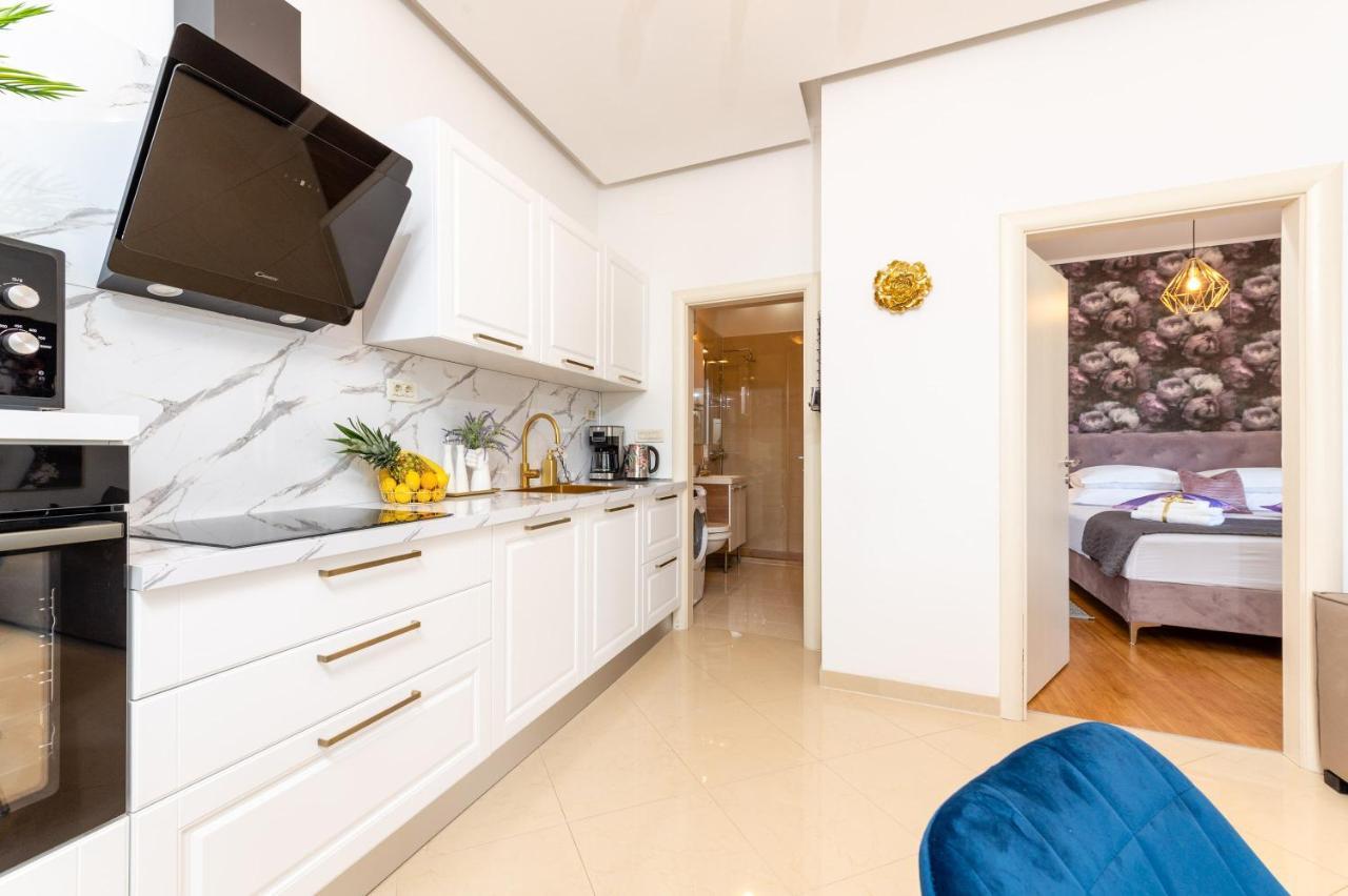 Luxa 5 Min Old Town, 10 Min Airport Apartmán